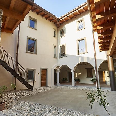 Palazzo Eleonora Bed & Breakfast Monasterolo del Castello Bagian luar foto