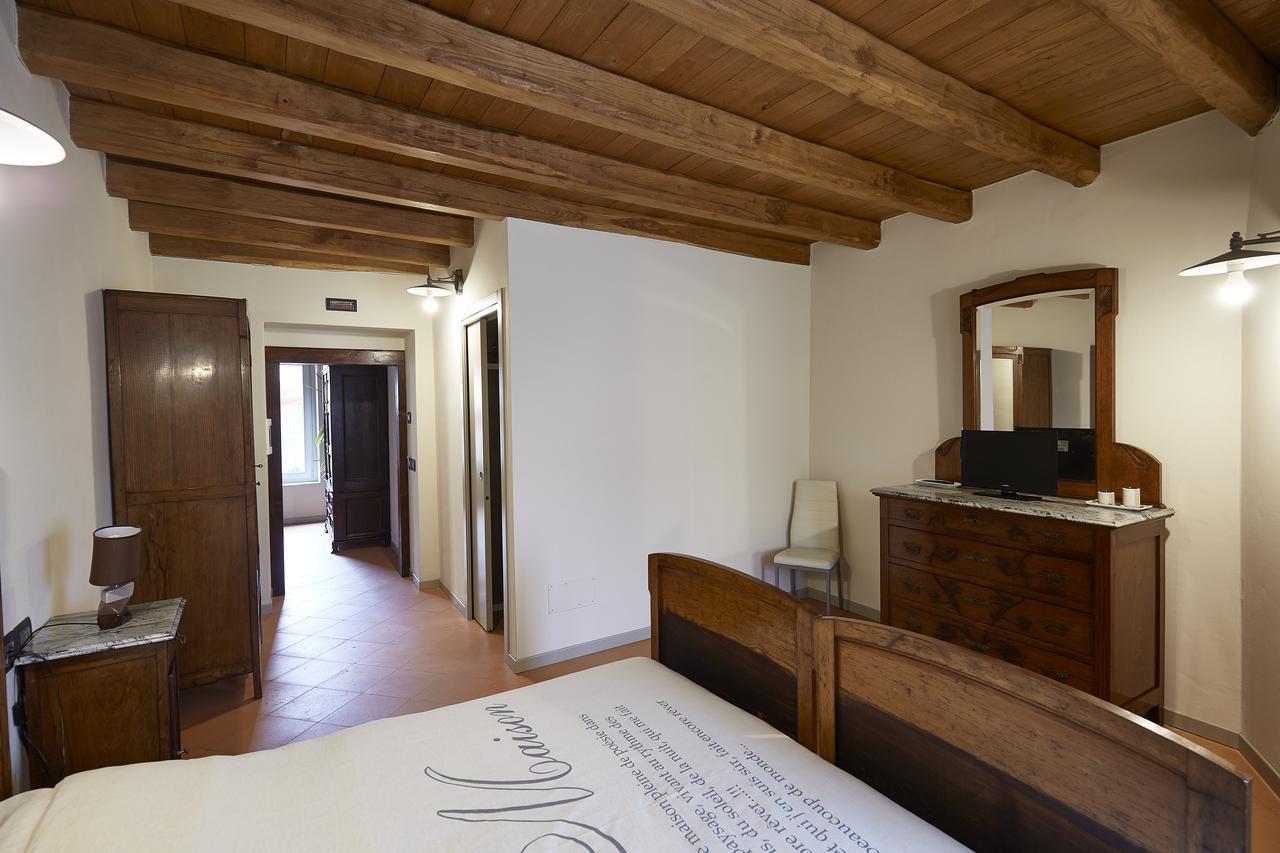 Palazzo Eleonora Bed & Breakfast Monasterolo del Castello Bagian luar foto