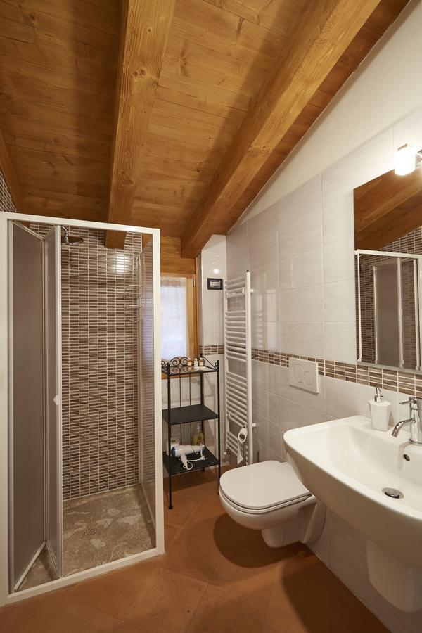 Palazzo Eleonora Bed & Breakfast Monasterolo del Castello Bagian luar foto