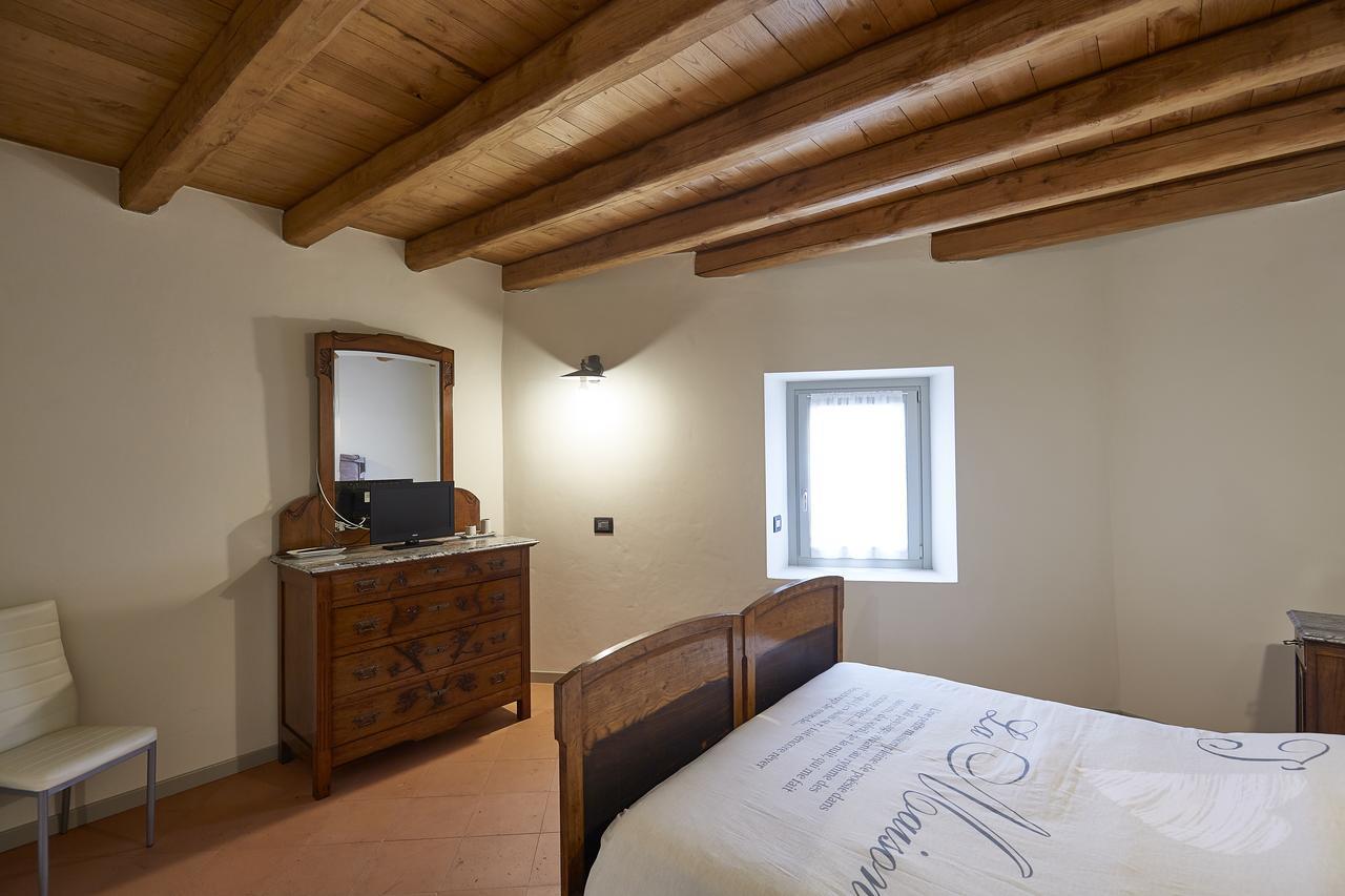Palazzo Eleonora Bed & Breakfast Monasterolo del Castello Bagian luar foto