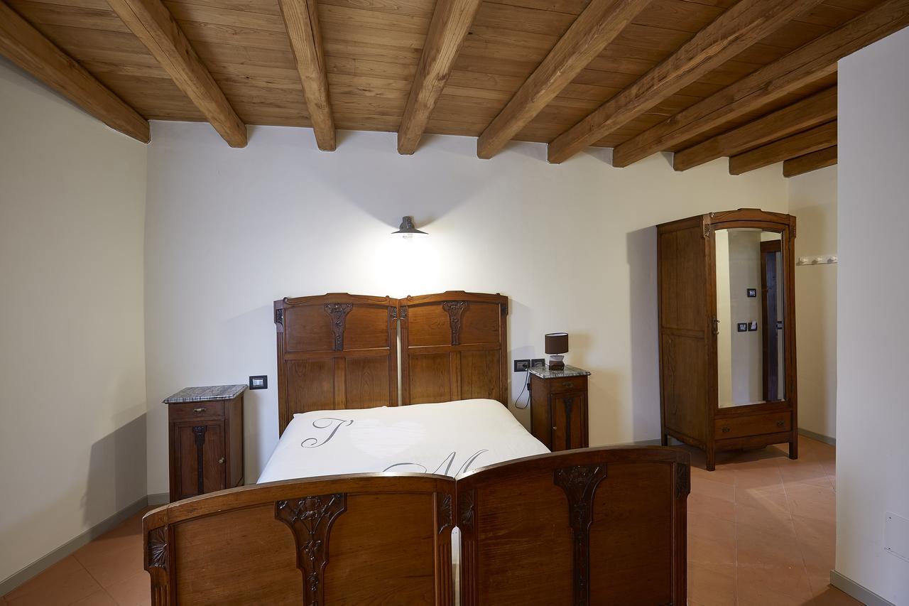 Palazzo Eleonora Bed & Breakfast Monasterolo del Castello Bagian luar foto