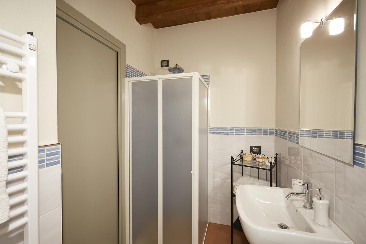 Palazzo Eleonora Bed & Breakfast Monasterolo del Castello Bagian luar foto