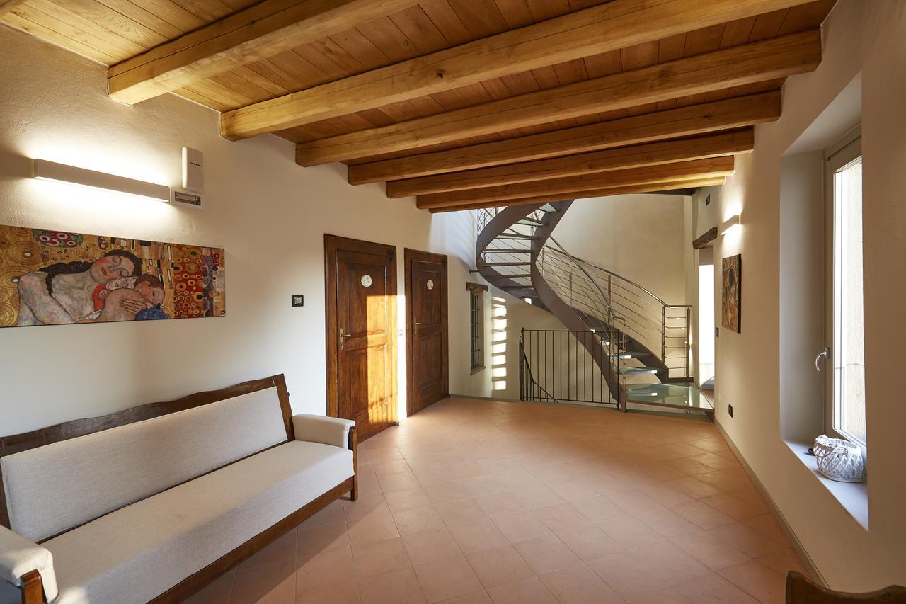 Palazzo Eleonora Bed & Breakfast Monasterolo del Castello Bagian luar foto