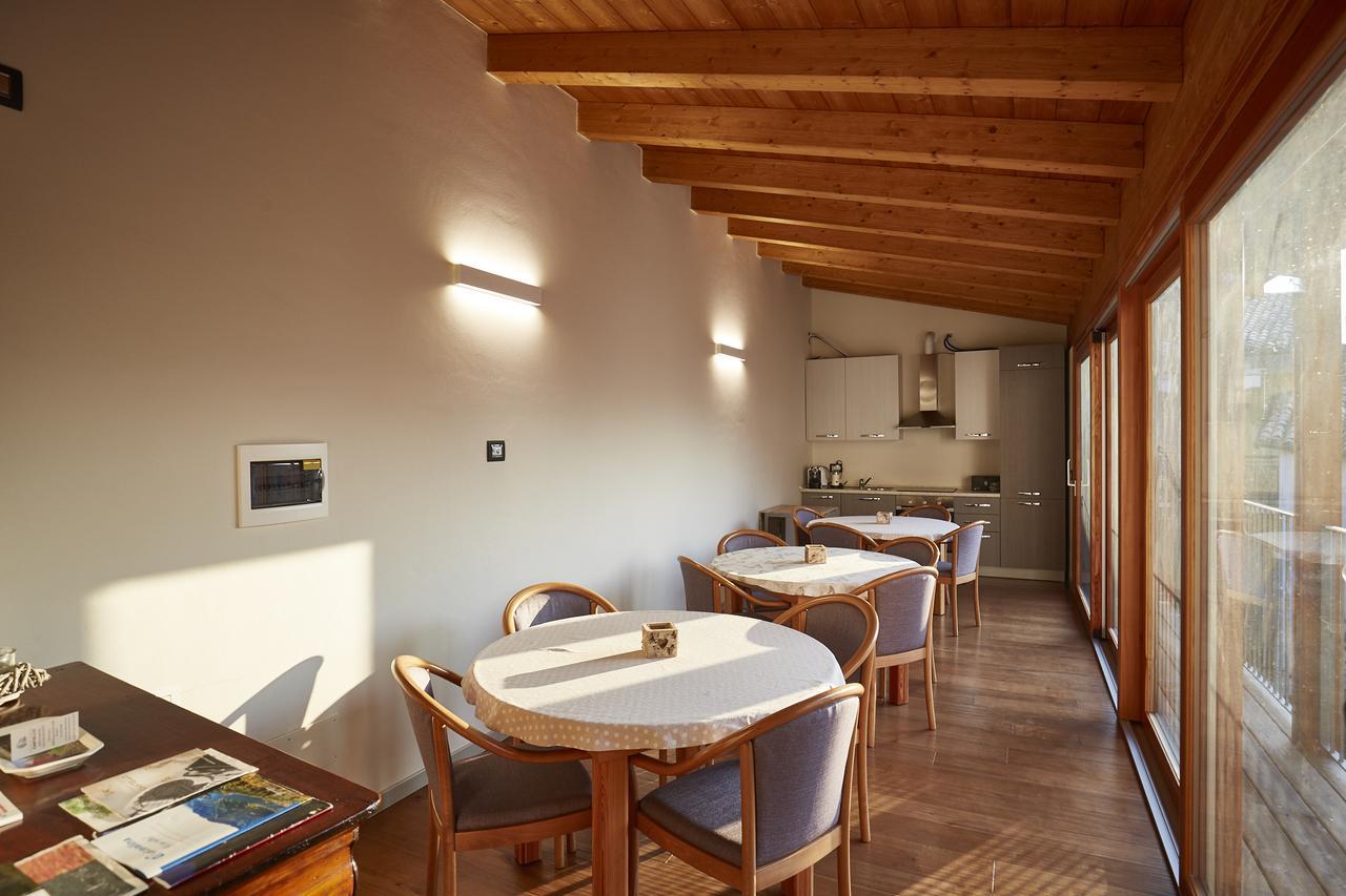 Palazzo Eleonora Bed & Breakfast Monasterolo del Castello Bagian luar foto